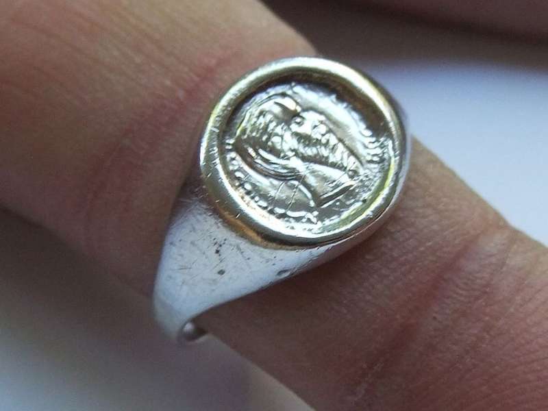 COOL FIND !! A VINTAGE LOOK SOLID STERLING SILVER ""COIN"" RING !! FREE COMBINING !!