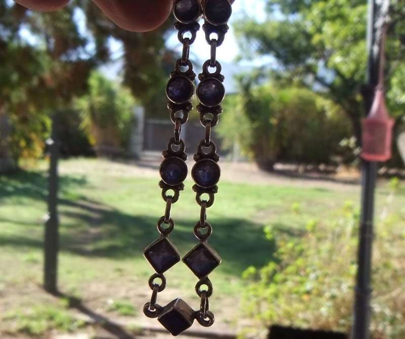 AN EYE CATCHING SOLID STERLING SILVER BRACELET SET WITH FACETED BLUEISH PURPLISH STONES !! QUALITY !
