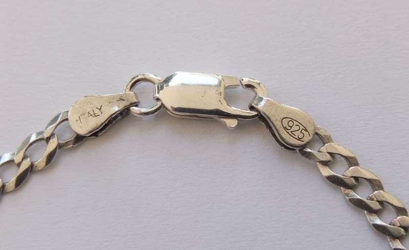 A GREAT QUALITY SOLID STERLING SILVER CURB LINK BRACELET IN GOOD CONDITION !! FREE COMBINING !! WOW