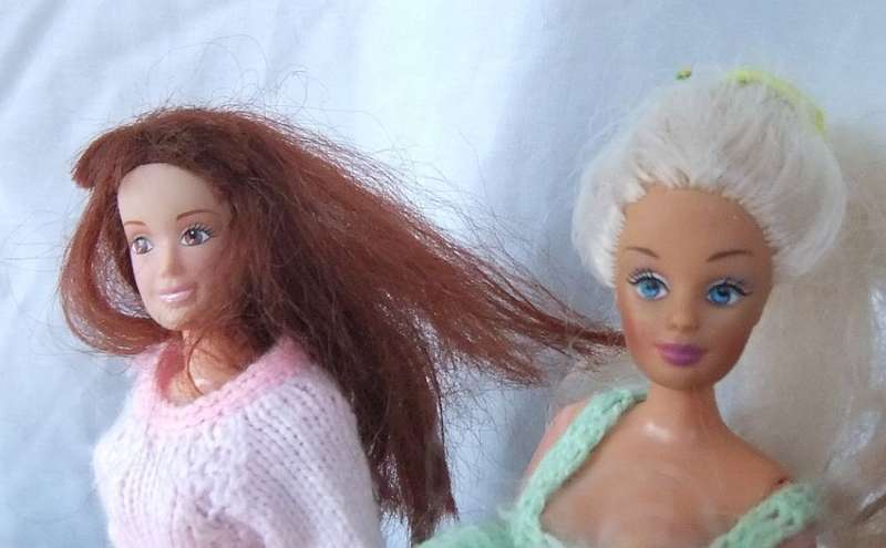 A JOBLOT OF SEVEN GOOD QUALITY BARBIE STYLE DOLLS TO ACCENTUATE YOUR COLLECTION !! FREE COMBINING !!