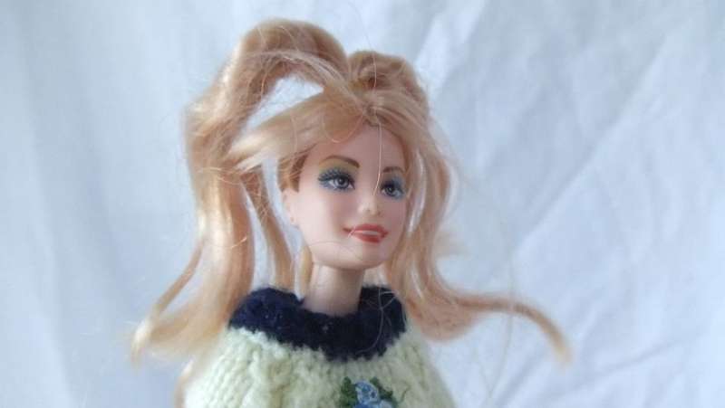 A JOBLOT OF SEVEN GOOD QUALITY BARBIE STYLE DOLLS TO ACCENTUATE YOUR COLLECTION !! FREE COMBINING !!