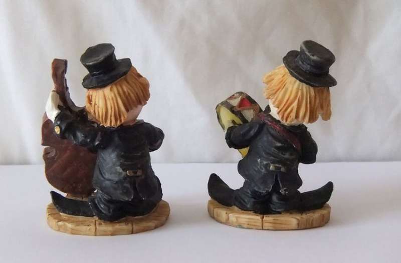 TOO CUTE !! A PAIR OF BEAUTIFULLY DETAILED HAND PAINTED RESIN COMPOSITE CLOWN FIGURES !! MUST SEE !!