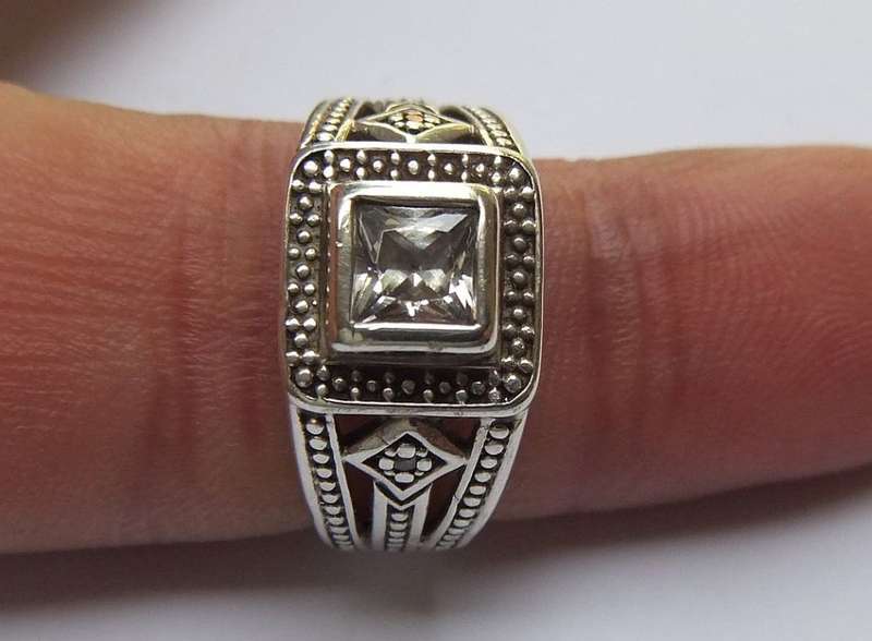 WOW !! A TOP QUALITY BEAUTIFULLY DESIGNED SOLID STERLING SILVER RING SET WITH FACETED STONES !!
