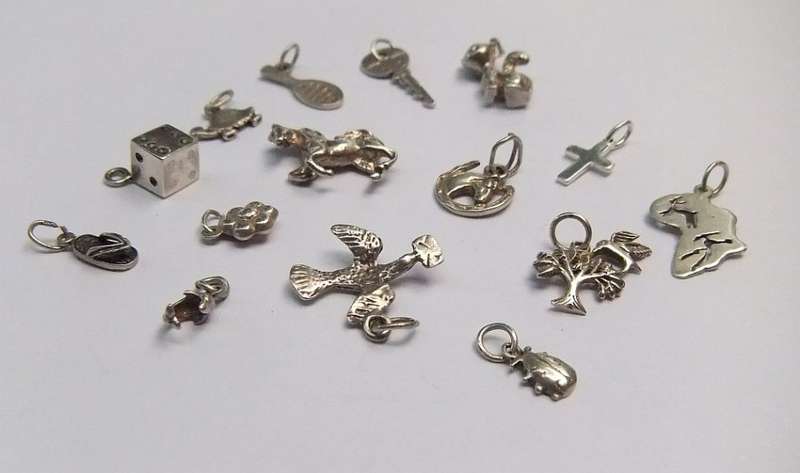 A FABULOUS JOB LOT OF 15 STERLING SILVER CHARMS / PENDANTS !! BID FOR THE LOT !! SCORE !!