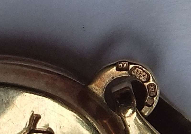 A VINTAGE 9CT GOLD "GUARDIAN ANGEL" LOCKET - STAMPED AND TESTED