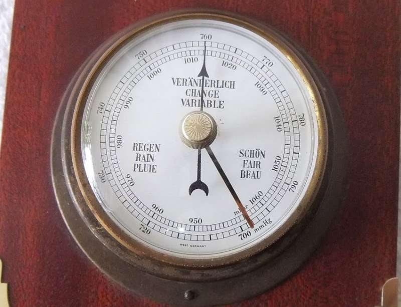 A VINTAGE WEST GERMAN MADE HYGROMETER / THERMOMETER / BAROMETER AND CLOCK - WOOD & BRASS
