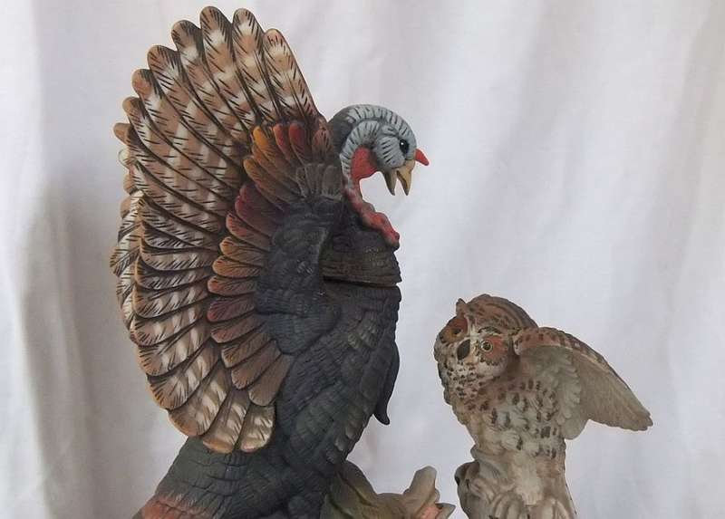 EXCEPTIONALLY RARE- A 1985 LIMITED EDITION WILD TURKEY 8 YEAR OLD BOURBON WHISKEY IN SEALED DECANTER