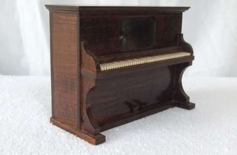 A RARE VINTAGE SWISS MUSIC BOX WORKING 100% - WOODEN PIANO - SEE PICS