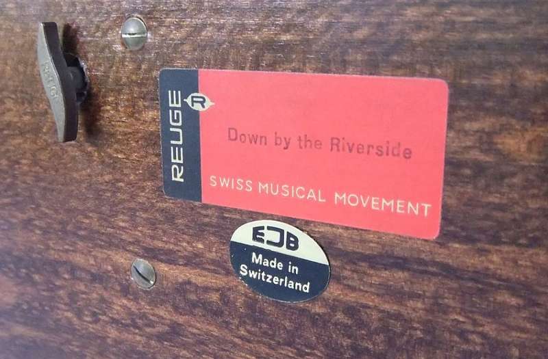A RARE VINTAGE SWISS MUSIC BOX WORKING 100% - WOODEN PIANO - SEE PICS