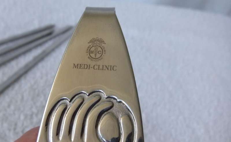 ORIGINAL CARROL BOYES SET OF 4 SKEWERS AND ICE TONGS MADE FOR MEDI CLINIC / CORPORATE GIFTS