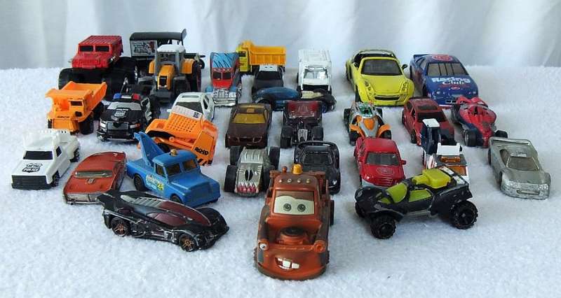 AN INTERESTING JOBLOT OF VARIOUS PRELOVED DIE CAST VEHICLES !! BID FOR THE LOT !!