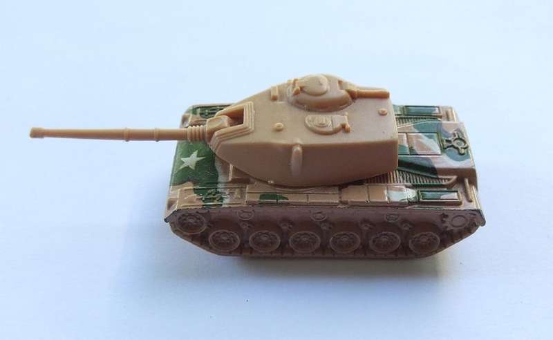 A VINTAGE 1974 MILITARY TANK BY HOWTHEELS