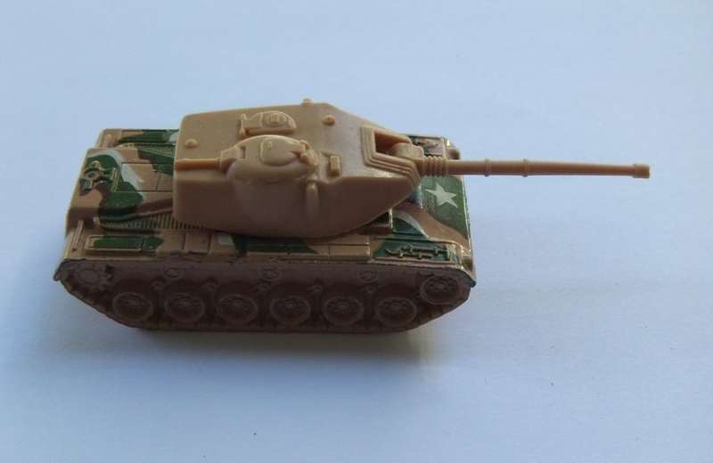 A VINTAGE 1974 MILITARY TANK BY HOWTHEELS