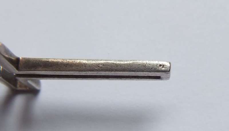 A GREAT LOOKING STERLING SILVER CROSS PENDANT PLUS A STERLING SILVER NECKLACE !! FULLY TESTED