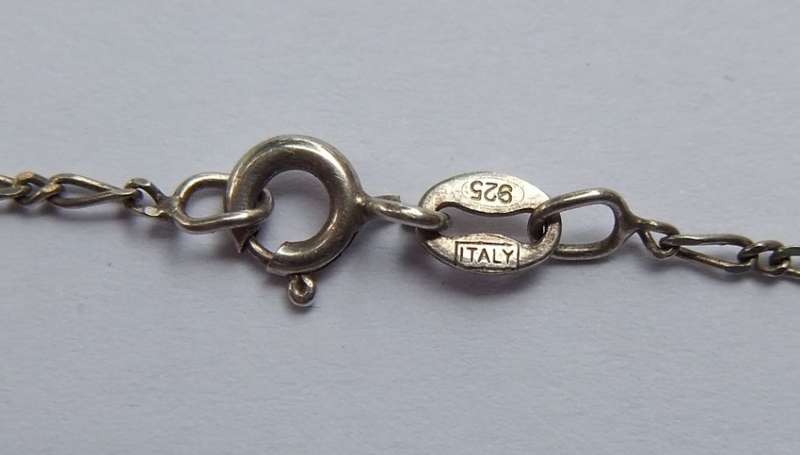 A GREAT LOOKING STERLING SILVER CROSS PENDANT PLUS A STERLING SILVER NECKLACE !! FULLY TESTED