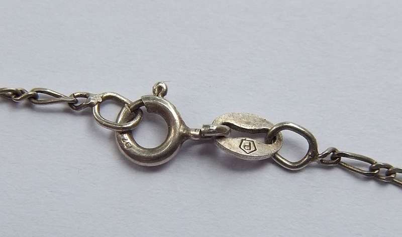 A GREAT LOOKING STERLING SILVER CROSS PENDANT PLUS A STERLING SILVER NECKLACE !! FULLY TESTED
