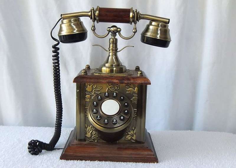 FULLY FUNCTIONAL !! A BEAUTIFUL VINTAGE LOOK TELEPHONE !! WOOD & METAL !! QUALITY FIND !!