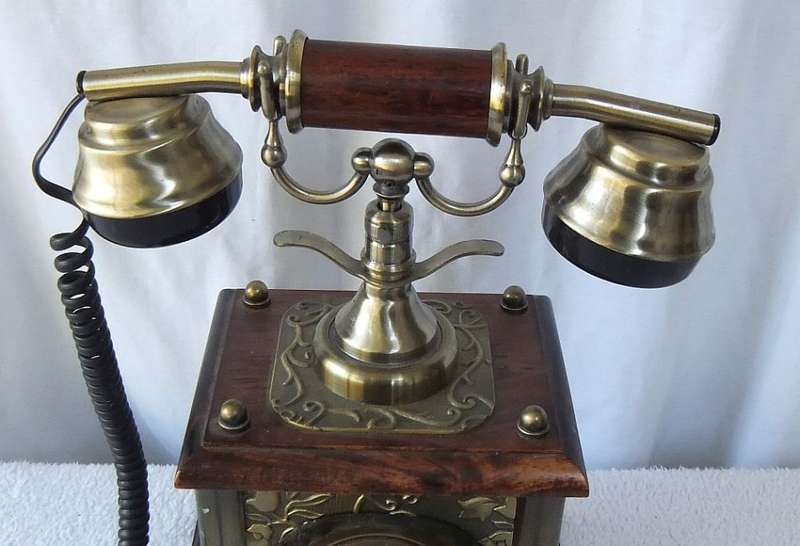 FULLY FUNCTIONAL !! A BEAUTIFUL VINTAGE LOOK TELEPHONE !! WOOD & METAL !! QUALITY FIND !!