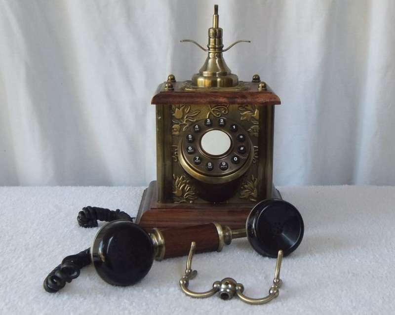 FULLY FUNCTIONAL !! A BEAUTIFUL VINTAGE LOOK TELEPHONE !! WOOD & METAL !! QUALITY FIND !!