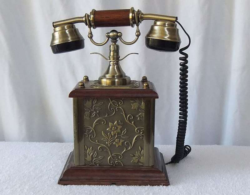 FULLY FUNCTIONAL !! A BEAUTIFUL VINTAGE LOOK TELEPHONE !! WOOD & METAL !! QUALITY FIND !!