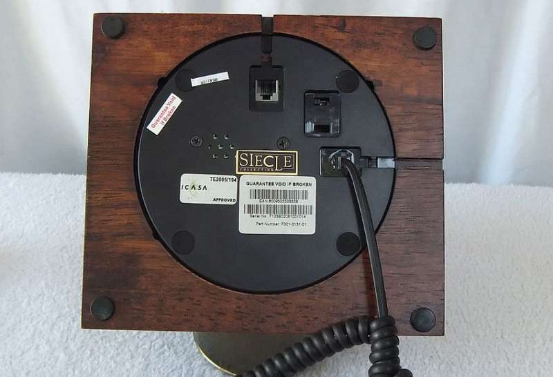 FULLY FUNCTIONAL !! A BEAUTIFUL VINTAGE LOOK TELEPHONE !! WOOD & METAL !! QUALITY FIND !!