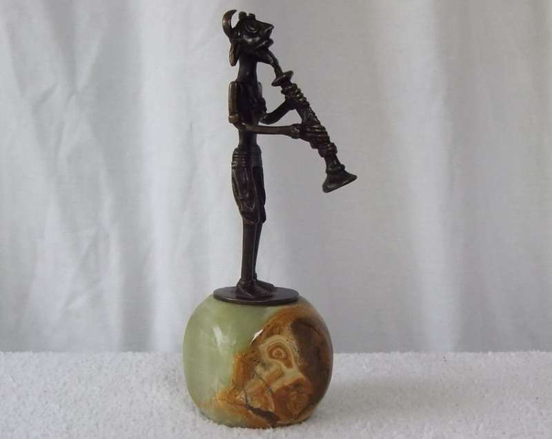 WOW !! AN OLD AND HEAVY BRONZE MYTHICAL MUSICIAN FIGURE ON A GREEN ALABASTER BASE !! MUST SEE !!