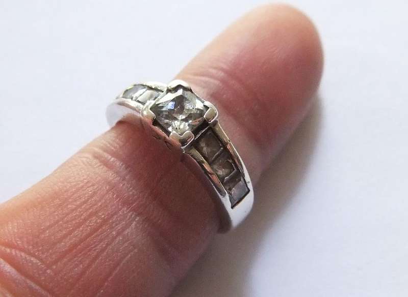 A LOVELY SOLID STERLING SILVER ENGAGEMENT TYPE RING SET WITH FACETED CZ STONES !! FREE COMBINING !!