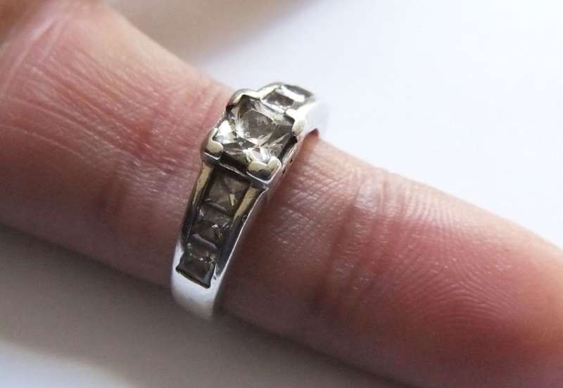 A LOVELY SOLID STERLING SILVER ENGAGEMENT TYPE RING SET WITH FACETED CZ STONES !! FREE COMBINING !!