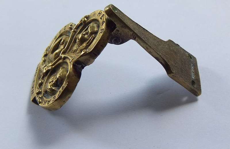AN SMALL OLD SOLID BRASS " NO EVIL " MONKEY`S DOORKNOCKER