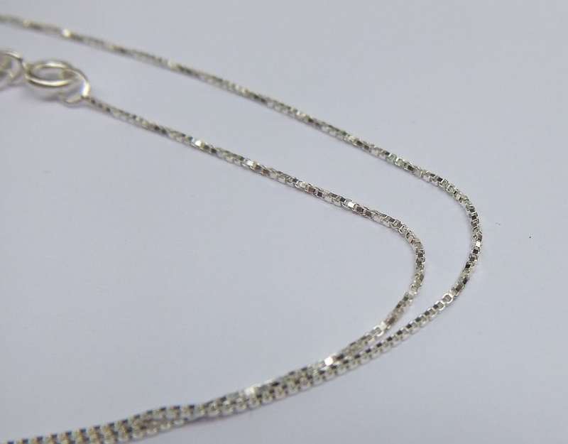 A DETAILED STERLING SILVER CRUCIFIX PENDANT PLUS A STERLING SILVER NECKLACE !! FREE COMBINING !!