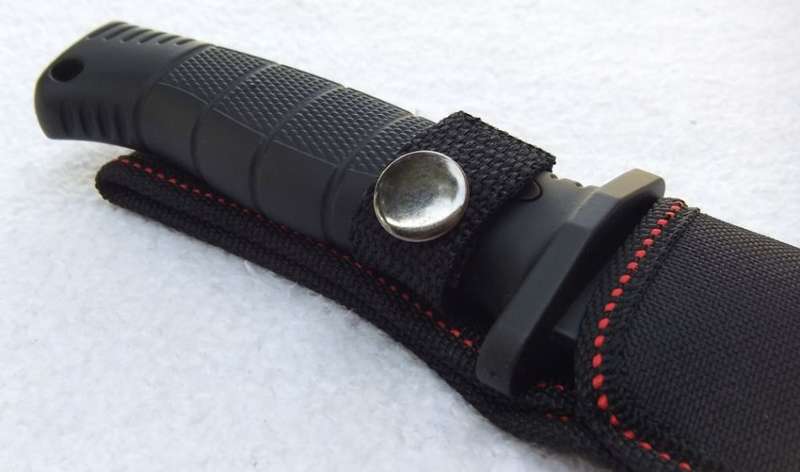 LOW START !! GREAT QUALITY HUNTING KNIFE WITH SHEATH AND RUBBERISED GRIP !! FREE COMBINING !!