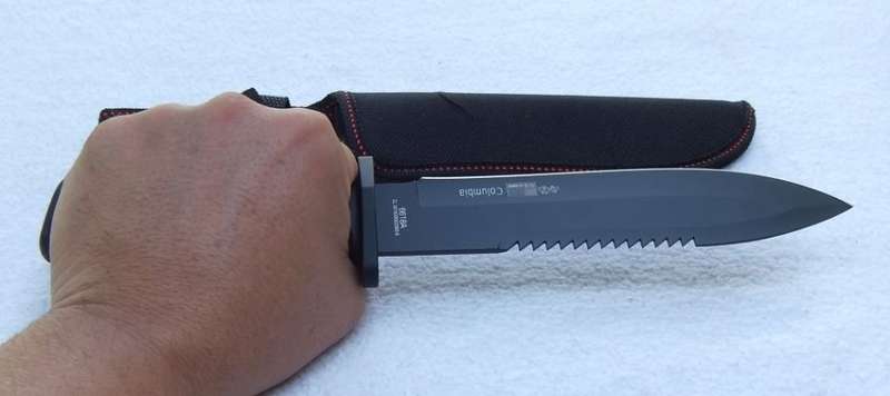 LOW START !! GREAT QUALITY HUNTING KNIFE WITH SHEATH AND RUBBERISED GRIP !! FREE COMBINING !!