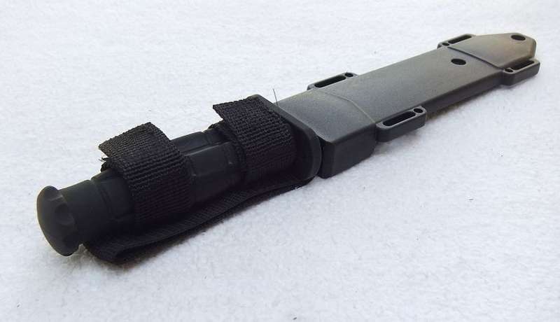 LOW START !! GREAT QUALITY HUNTING KNIFE WITH SHEATH AND RUBBERISED GRIP !! FREE COMBINING !!