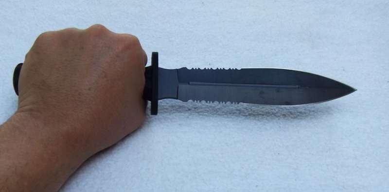 LOW START !! GREAT QUALITY HUNTING KNIFE WITH SHEATH AND RUBBERISED GRIP !! FREE COMBINING !!