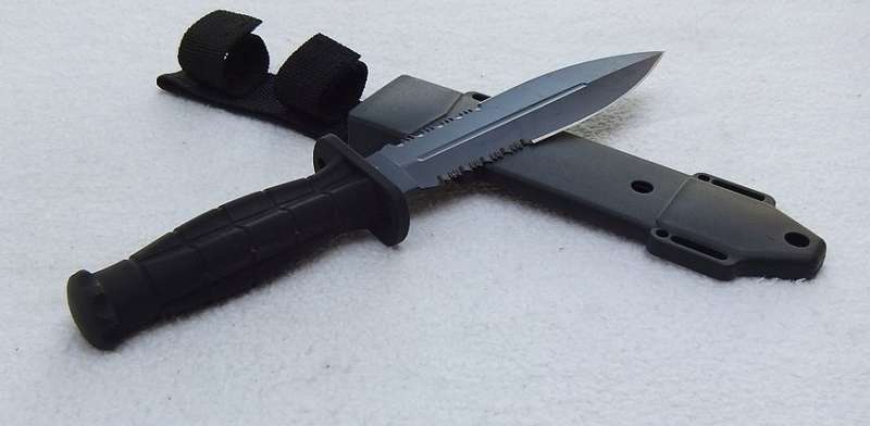 LOW START !! GREAT QUALITY HUNTING KNIFE WITH SHEATH AND RUBBERISED GRIP !! FREE COMBINING !!