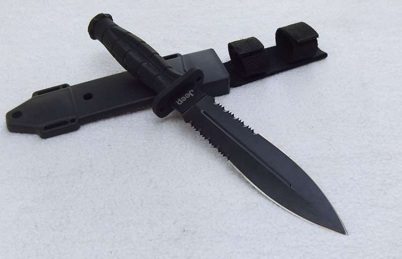 LOW START !! GREAT QUALITY HUNTING KNIFE WITH SHEATH AND RUBBERISED GRIP !! FREE COMBINING !!