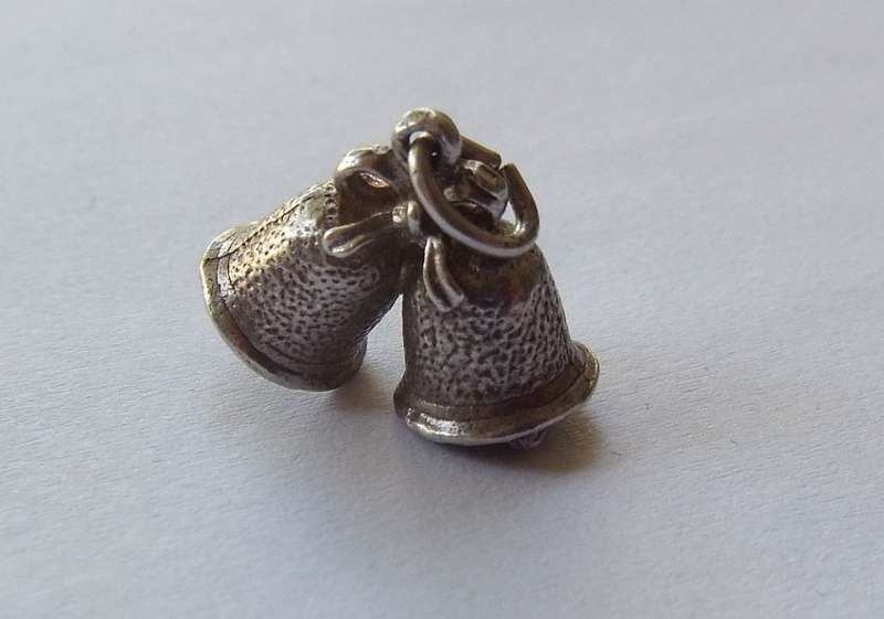 LOW START !! A VINTAGE GENUINE STERLING SILVER " CHRISTMAS / WEDDING BELLS " CHARM !!