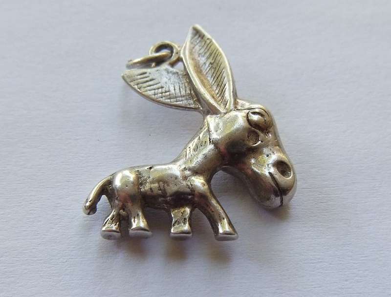LOW START !! A VINTAGE GENUINE STERLING SILVER " DONKEY " CHARM !!