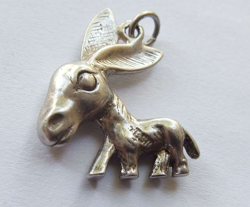 LOW START !! A VINTAGE GENUINE STERLING SILVER " DONKEY " CHARM !!