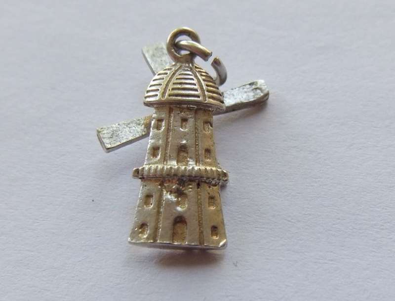 LOW START !! A VINTAGE GENUINE STERLING SILVER " MECHANICAL WINDMILL " CHARM !!