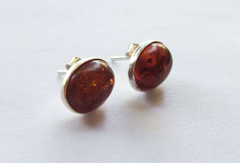 A STUNNING PAIR OF STERLING SILVER EARRINGS SET WITH CABOCHON AMBER INSETS !! FULLY TESTED !!