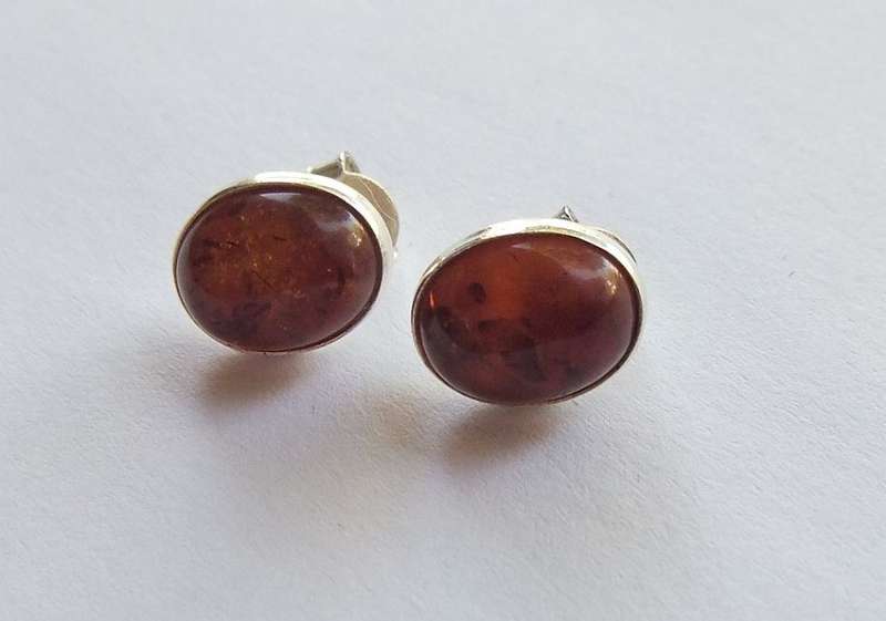 A STUNNING PAIR OF STERLING SILVER EARRINGS SET WITH CABOCHON AMBER INSETS !! FULLY TESTED !!