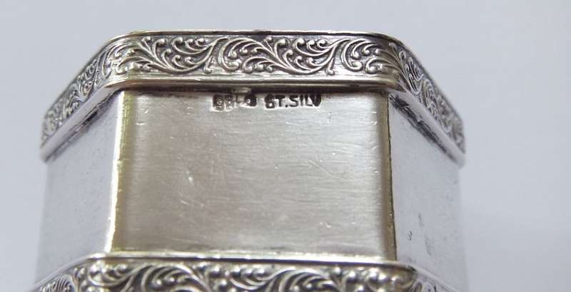 A FABULOUS AND RARE VINTAGE SOLID STERLING SILVER NAPKIN RING BY SOUTH AFRICAN SILVERSMITH "OBLO" !!