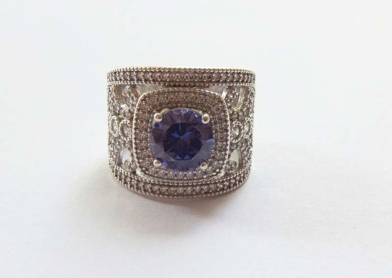 AN INCREDIBLE SOLID STERLING SILVER HALO RING SET WITH LOTS OF FACETED STONES !! MUST HAVE QUALITY !