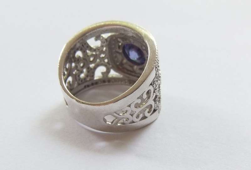 AN INCREDIBLE SOLID STERLING SILVER HALO RING SET WITH LOTS OF FACETED STONES !! MUST HAVE QUALITY !