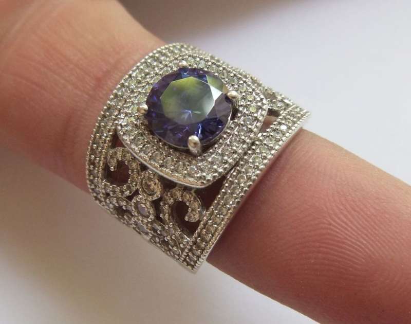 AN INCREDIBLE SOLID STERLING SILVER HALO RING SET WITH LOTS OF FACETED STONES !! MUST HAVE QUALITY !
