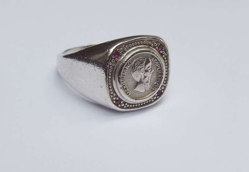 WOW !! A FABULOUS QUALITY SOLID STERLING SILVER COIN RING SET WITH RUBY COLORED STONES !!