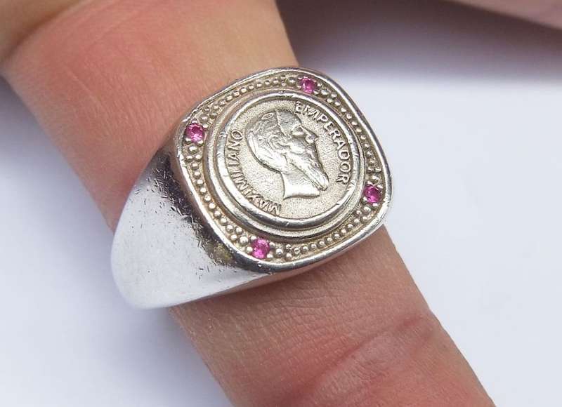 WOW !! A FABULOUS QUALITY SOLID STERLING SILVER COIN RING SET WITH RUBY COLORED STONES !!