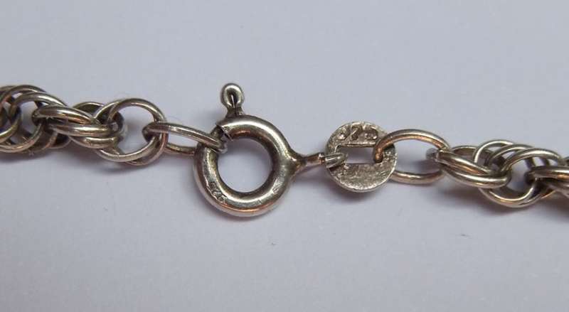 A STUPENDOUS SOLID STERLING SILVER JEWEL ENCRUSTED CROSS PENDANT WITH VINTAGE MULTI LINK NECKLACE