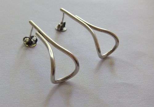 A RATHER UNIQUE PAIR OF STERLING SILVER EARRINGS WITH BUTTERFLIES !! FULLY TESTED !!